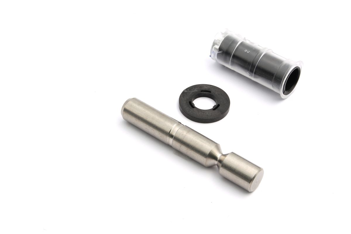 Schueco-Reparaturset-2-tlg-Aufsatzt-rb-nder-239810-04 Schüco 209810 Ersatzteilset für 2-teilige Aufsatztürbänder, Buchse und Bolzen